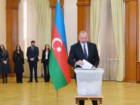 Ağsaqqallar Şurası İlham Əliyevi təbrik etdi 