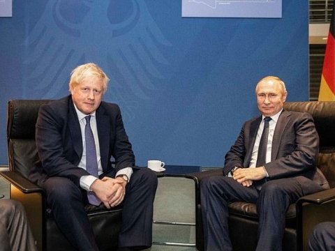 Putin müharibənin davam etməsinin günahını Consonun boynuna qoyub