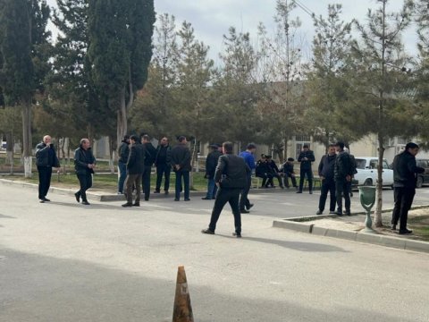 Kürdəmirdə anasının başını kəsən şəxs fəhlə işləyirmiş - Bələdiyyə sədri DANIŞDI