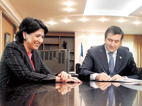 Saakaşvilidən həmkarına tövsiyə: Küçələrə çıxın!