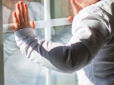 Bakıda 5 yaşlı uşaq eyvandan yıxılıb öldü