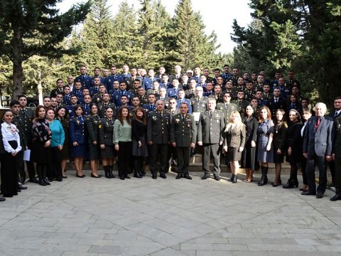 Hərbi institutda buraxılış mərasimi 