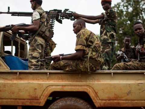 Silahlılar 50 nəfəri öldürdü 