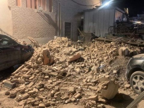 Köhnə bina çökdü, 5 nəfər öldü