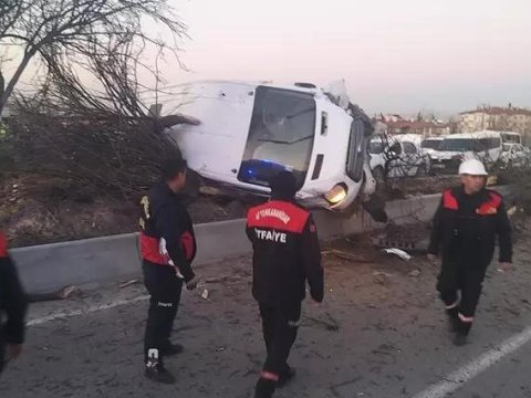 Türkiyədə avtobus qəzası - Ölən və yaralananlar var