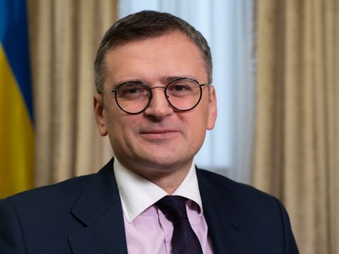 Xarici işlər nazirini it dişlədi - FOTO