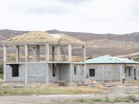 Laçın və Kəlbəcərdə üç yaşayış məntəqəsinin tikintisinə başlanılır