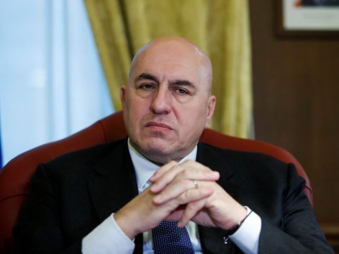 Müdafiə naziri xəstəxanaya yerləşdirildi