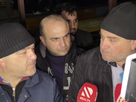 Ailə üzvlərini öldürən gəncin psixoloji problemləri olub 