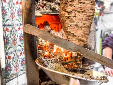 Şəmkirdə dönərdən kütləvi zəhərlənmə - YENİLƏNİB