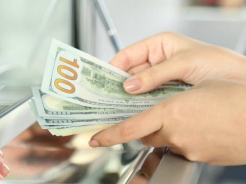 Ermənistanda dollar, avro və rubl ucuzlaşdı