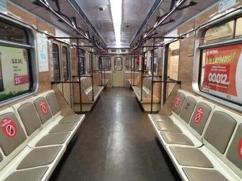 Metrodan istifadə edənlərin sayı azaldı