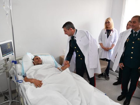 Elçin Quliyev yaralı sərhədçini ziyarət etdi - FOTO