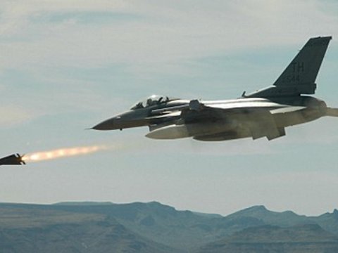 Husi hədəfləri yenidən bombalandı