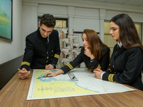 Azərbaycanda dəniz nəqliyyatının dünəni, bu günü və sabahı
