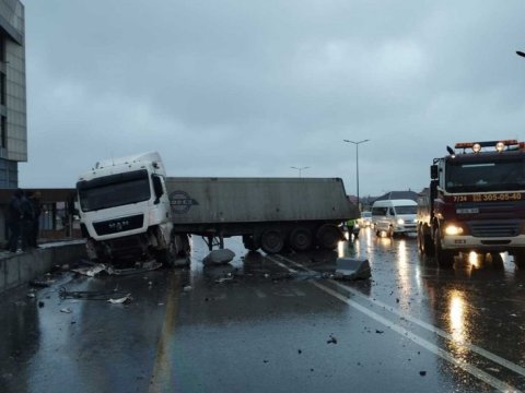 Bakı-Quba yolunda ağır qəza - Yol təsərrüfatına ziyan dəydi