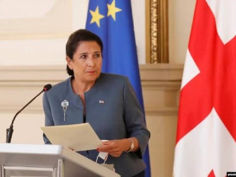 Zurabişvili gəlir və xərclərini AÇIQLADI