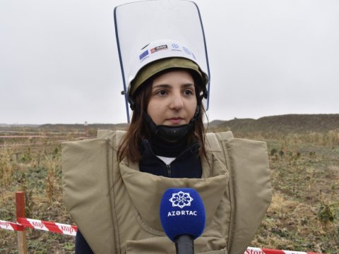 İstəyirəm ki, köçkünlərimiz bu torpaqlarda təhlükəsiz yaşasınlar - Minaaxtaran qadın
