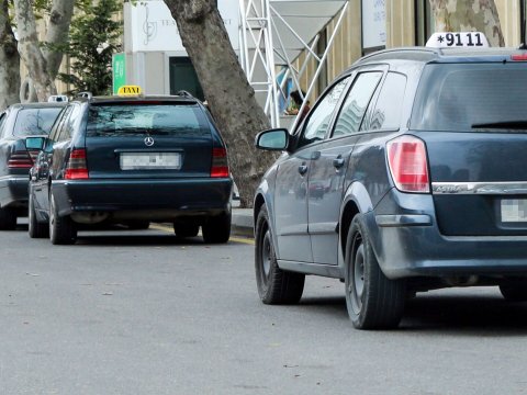 Taksi sürücülərinin tibbi müayinədən keçməsi ilə bağlı rəsmi AÇIQLAMA
