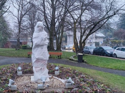 Türk Mədəniyyəti və İrsi Fondu Natəvanın heykəlinə qarşı vandalizmi PİSLƏDİ