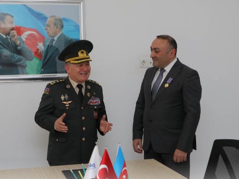 Bakı Sağlamalıq Mərkəzi Cəlil Xəlilovu təltif etdi - FOTOLAR