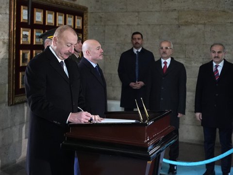 İlham Əliyev Anıtqəbirdəki dəftərə nələr yazdı...