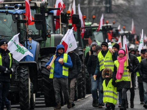 Polşa müxalifəti Ukraynadan məhsul idxalını dayandırmağı tələb edir