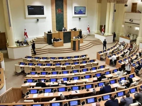Gürcüstan parlamentində kadr dəyişiklikləri