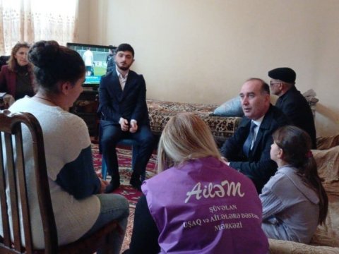 Dövlət Komitəsi atası tərəfindən zorakılığa məruz qalan azyaşlıya baş çəkdi