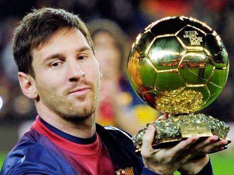 Messi “Qızıl top”unu “Barselona”nın muzeyinə bağışladı