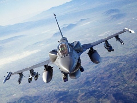ABŞ Ukraynanın 12 pilotuna “F-16”nı idarə etmək üçün təlim keçəcək