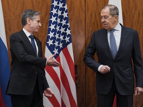 Lavrov Blinkenlə eyni iclasa getdi