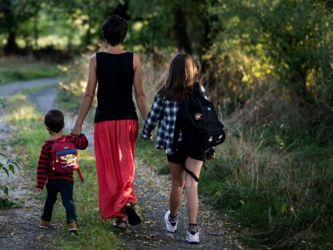 Tərbiyəni ailə verməlidir! - Bu, Konstitusiyanın tələbidir...