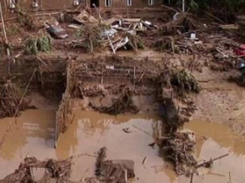 Gürcüstanda torpaq sürüşməsi TƏHLÜKƏSİ