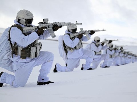 Xüsusi təyinatlılar döyüş tapşırıqlarını icra etdilər - VİDEO