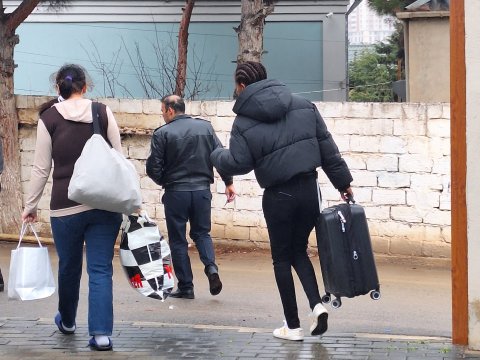 İşləmək üçün Bakıya gələn afrikalı qadın ölkəsinə geri döndü