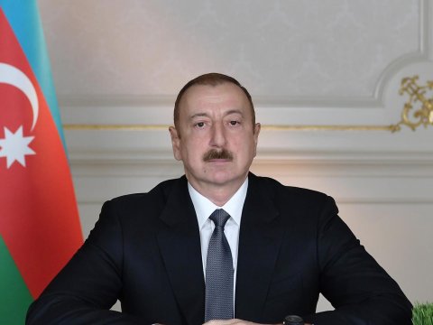 Prezidentə təbriklər gəlməkdə davam edir