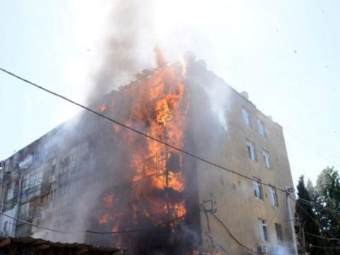 Sumqayıtda yaşayış binasında yanğın