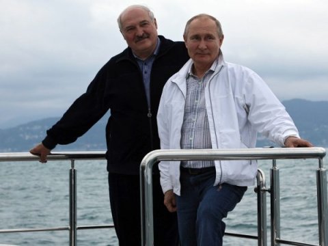 Putin Lukaşenkonu təbrik etdi