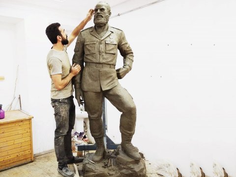 Gənc heykəltəraş Milli Qəhrəmanın abidəsini hazırlayıb - FOTO