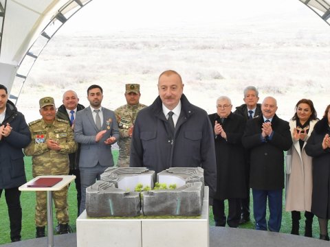 Prezident Xocalı soyqırımı memorialının təməlini QOYDU