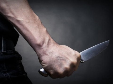 Gəncədə ata və qızı bıçaqlandı