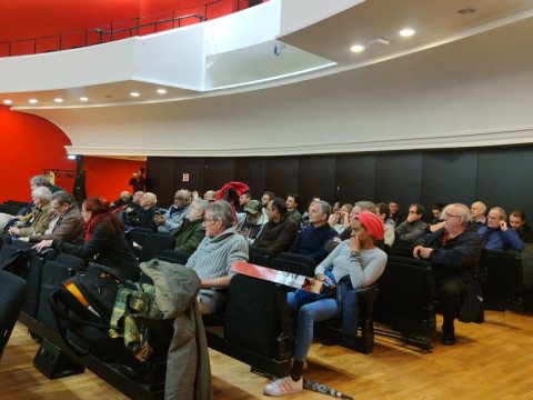 Yeni Kaledoniyanın kanak xalqı Parisdə müstəqillik tələb etdi