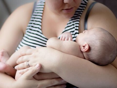 Ana südü ilə qidalanan uşaqların sayı azalır - Milli Məclisdə müzakirə