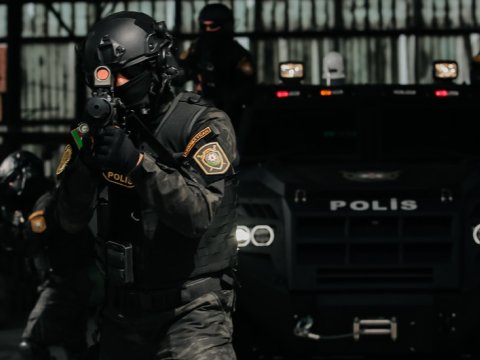 Polis silahlı şəxslərə qarşı əməliyyatlar keçirdi - 19 nəfər həbs edildi
