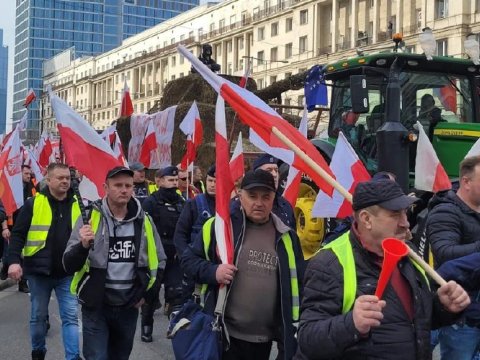 Polşa fermerlərinin genişmiqyaslı etirazları davam edir