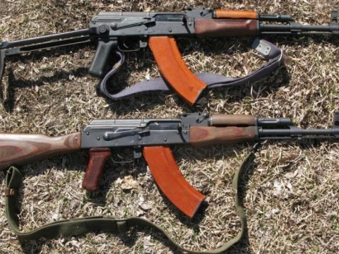 Qanunsuz saxlanılan silahlar təhvil götürülür