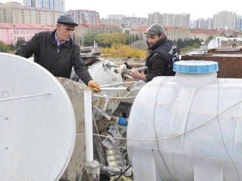 Deputatlar narazılıq etdi: Bakıda su çənləri təmizlənmir - Kranı açanda qum gəlir
