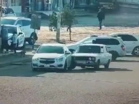 Sürücü sükan arxasında dünyasını dəyişdi, qəza baş verdi - Anbaan görüntülər