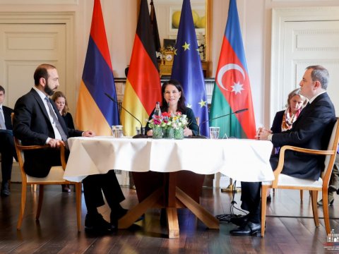 XİN rəhbərlərinin görüşü üçtərəfli formatda davam edir